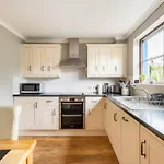 River View Cottage, In Center *