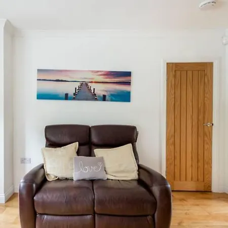 بيت للعطل River View Cottage, In Center *