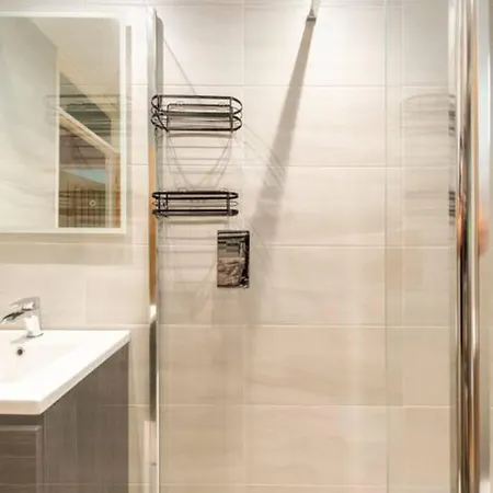 度假居 River View Cottage, In Center